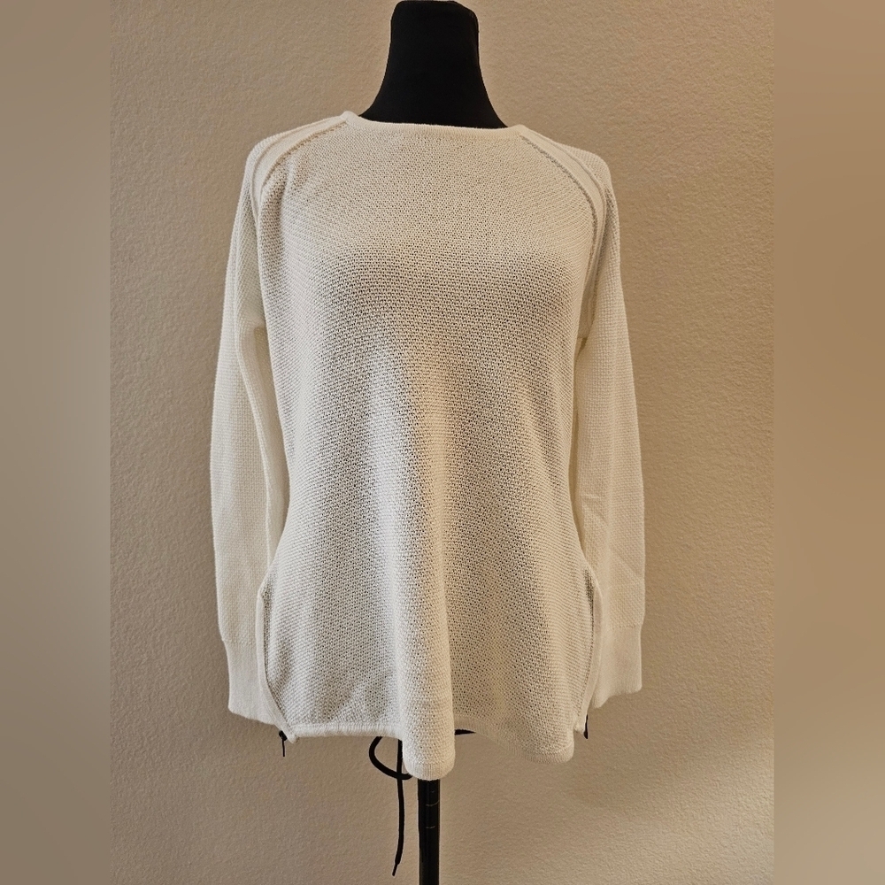 Page & Tuttle White Texture Long Sleeve Pullover Crewneck Sweater Size Small